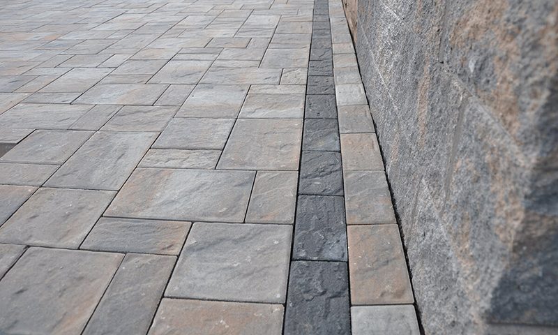 Different patio paver colors add beauty to outdoor steps
